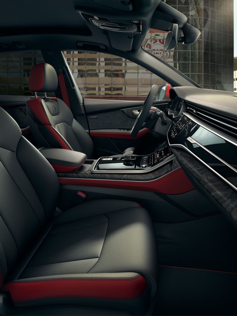 View of the cockpit Audi Q8
